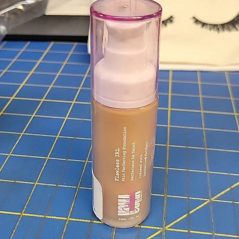 UOMA Flawless IRL Foundation - Honey Honey T6 - 30ml New Sealed Bottle